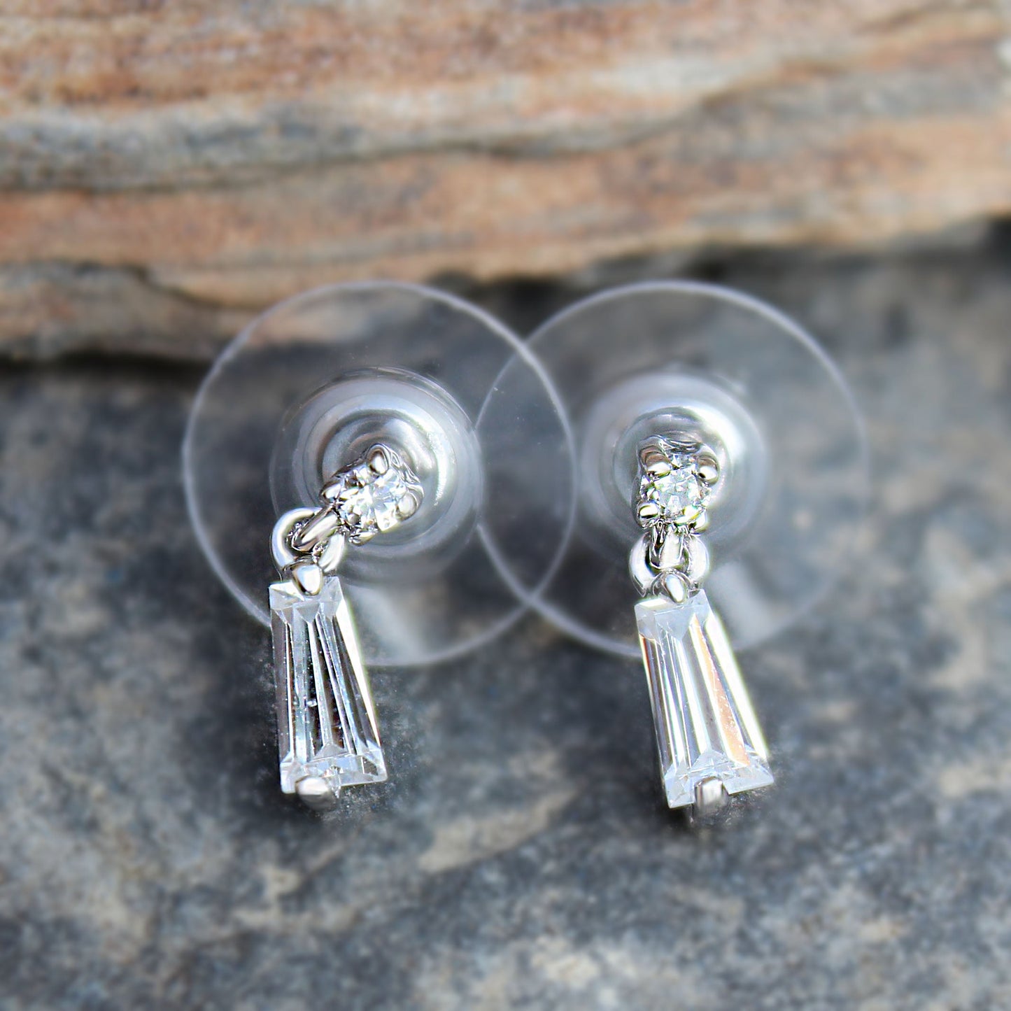 MALOA1383 - Rhodium Plating Brass Earrings with AAA Grade CZ in Clear