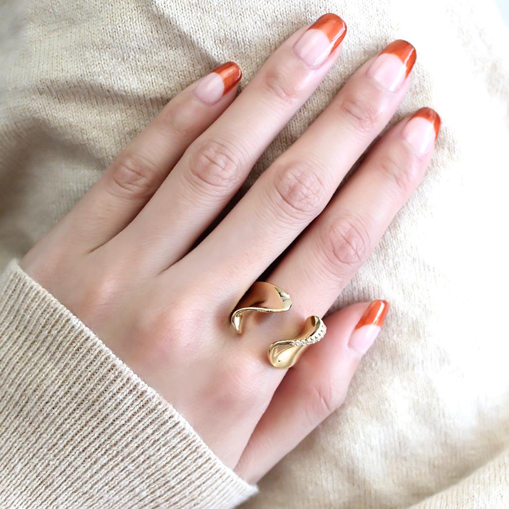 MA3W1475 - Gold Brass Ring with AAA Grade CZ in Clear