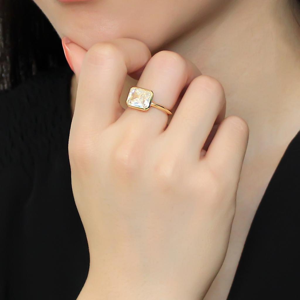 MA3W1483 - Gold Brass Ring with AAA Grade CZ in Clear
