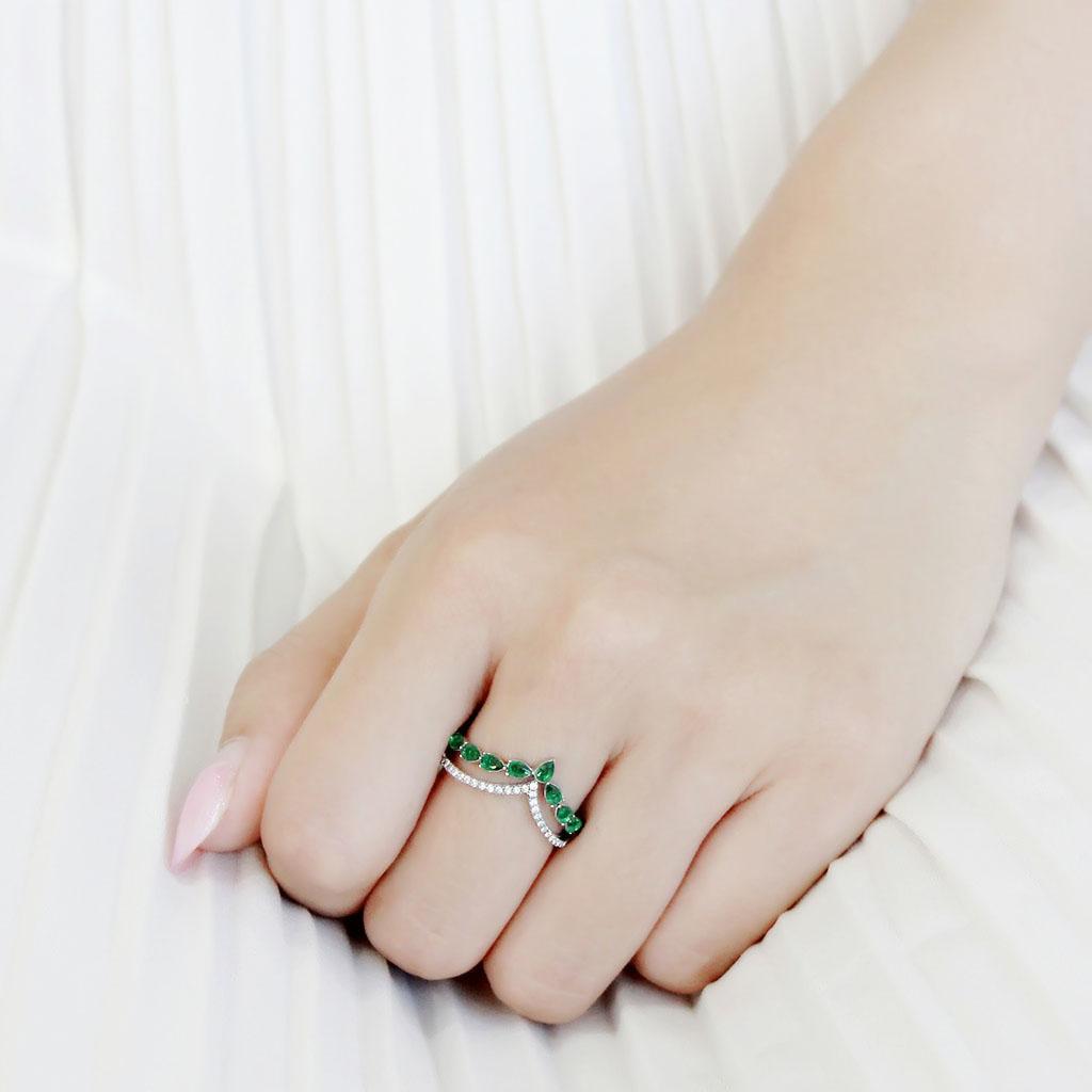 MADA347 - High polished (no plating) Stainless Steel Ring with Synthetic Synthetic Glass in Emerald