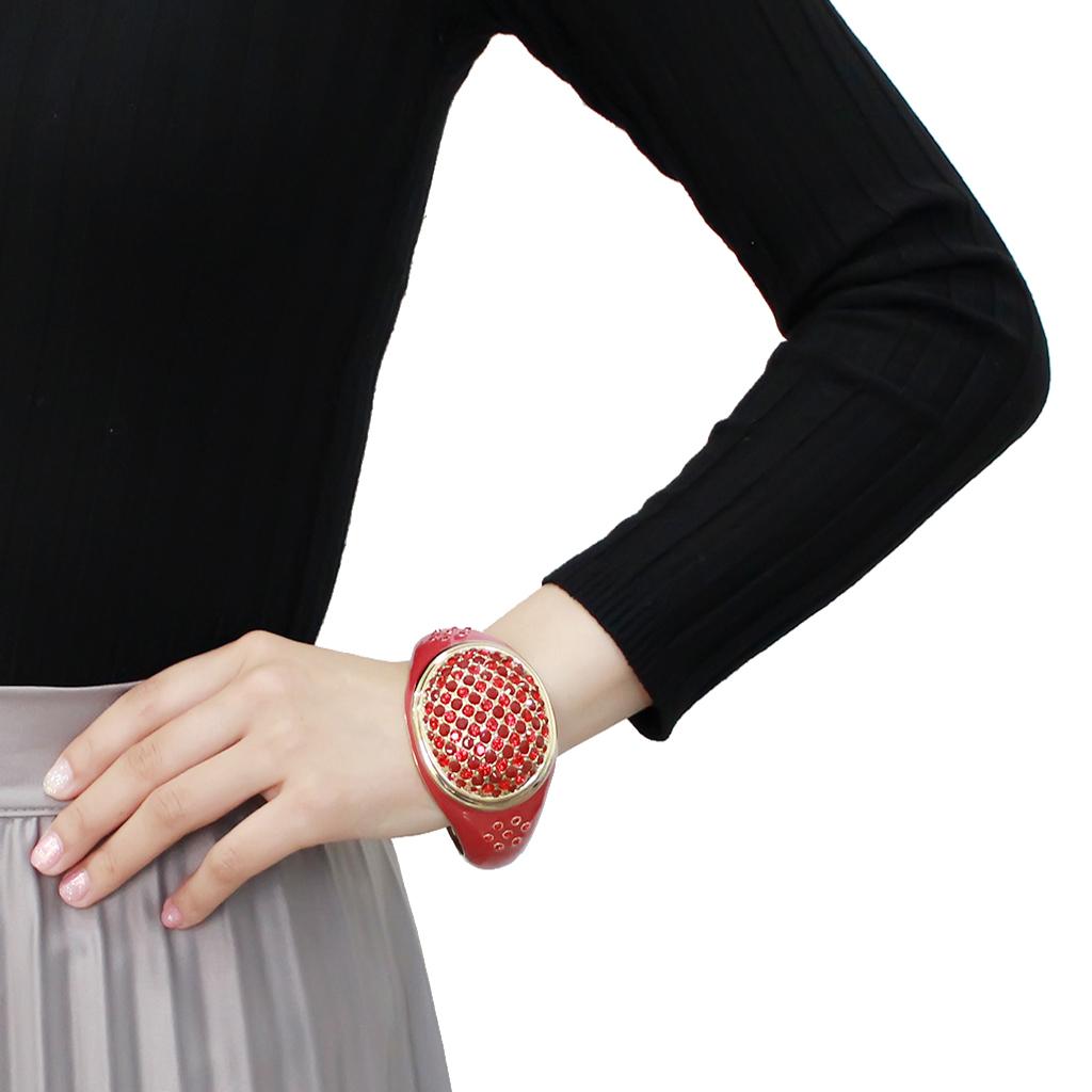 MALO4327 - Gold Brass Bangle with Synthetic Synthetic Glass in Red Series