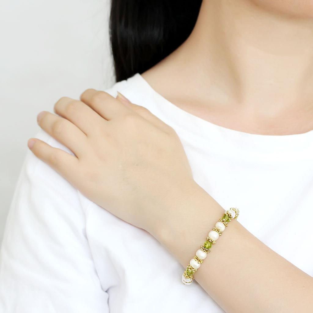 MALO4656 - Antique Silver White Metal Bracelet with Synthetic Pearl in Peridot