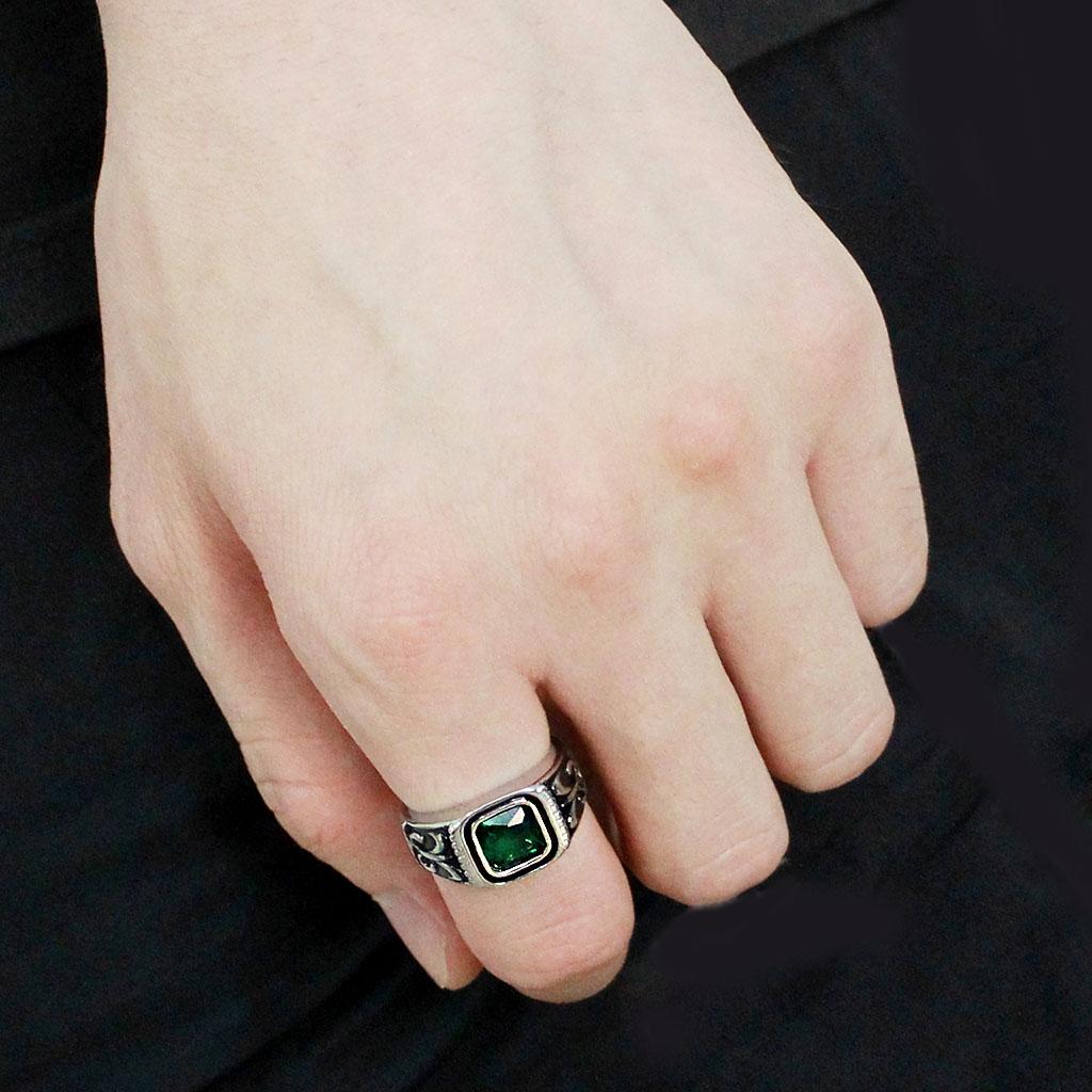 MATK3616 - High polished (no plating) Stainless Steel Ring with Synthetic Synthetic Glass in Emerald