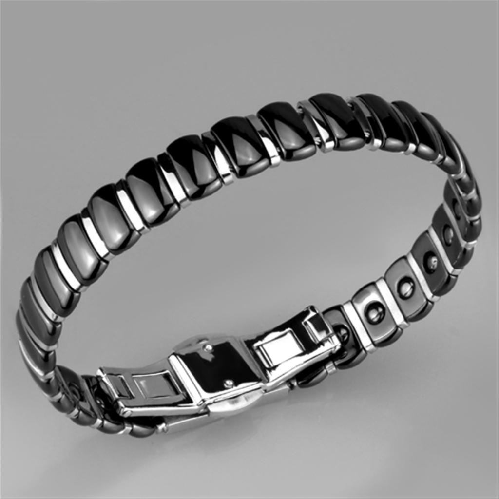 MA3W995 - High polished (no plating) Stainless Steel Bracelet with Ceramic  in Jet