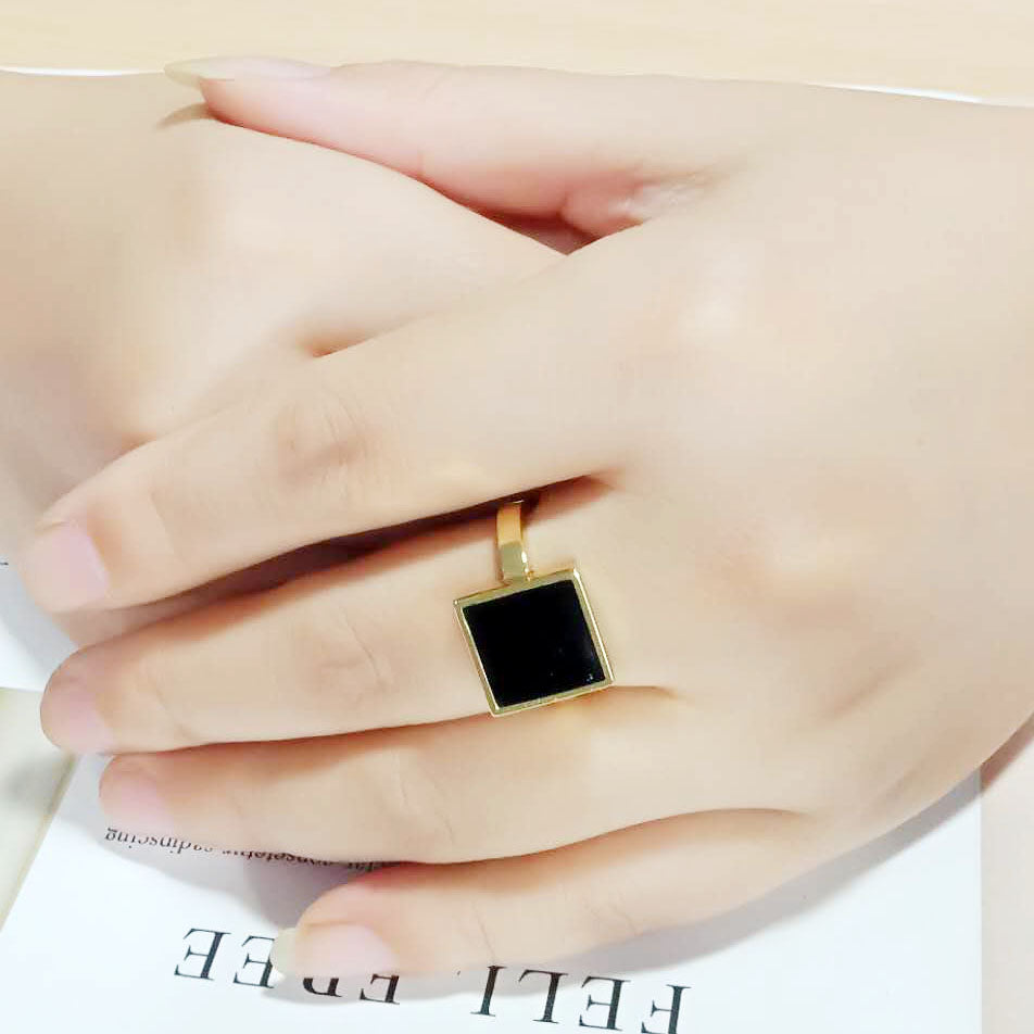 MA3W1619 - Flash Gold Brass Ring with Epoxy in Jet