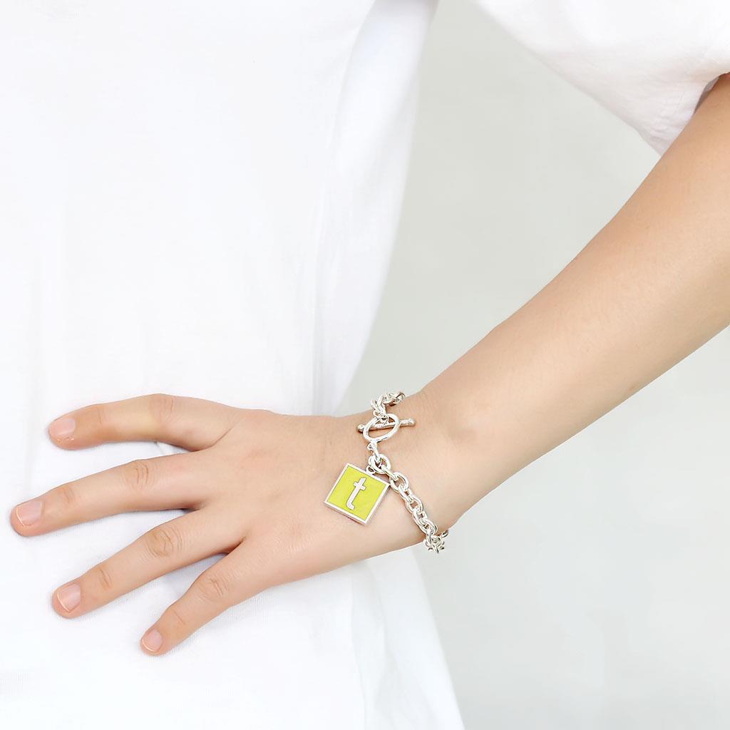 MALO4647 - High-Polished Brass Bracelet with Epoxy  in Emerald