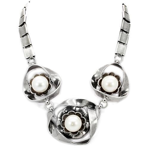 MALO1867 - Antique Silver White Metal Necklace with Synthetic Pearl in White
