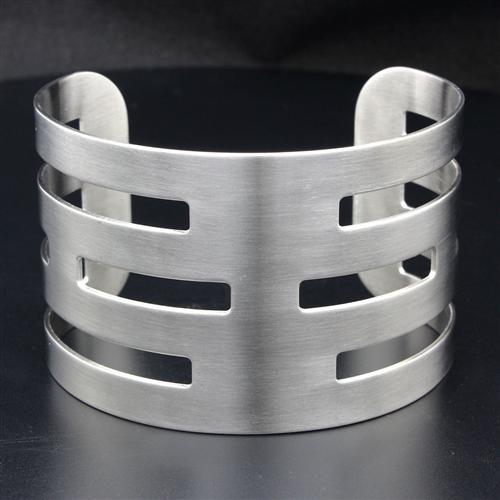 MALO1948 - High polished (no plating) Stainless Steel Bangle with No Stone